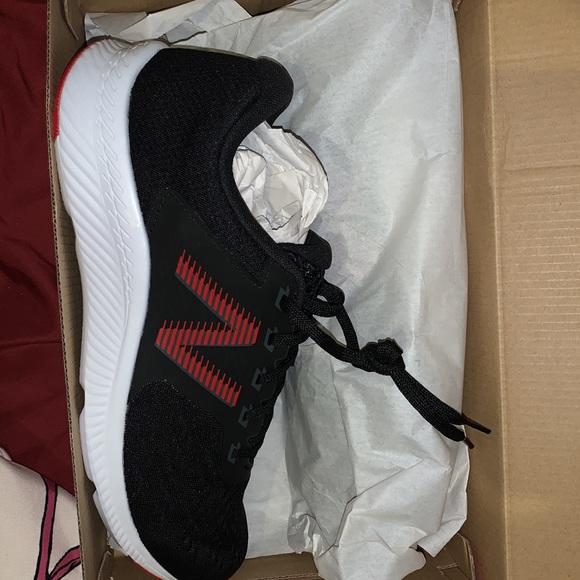 New Balance - Picture 2 of 2